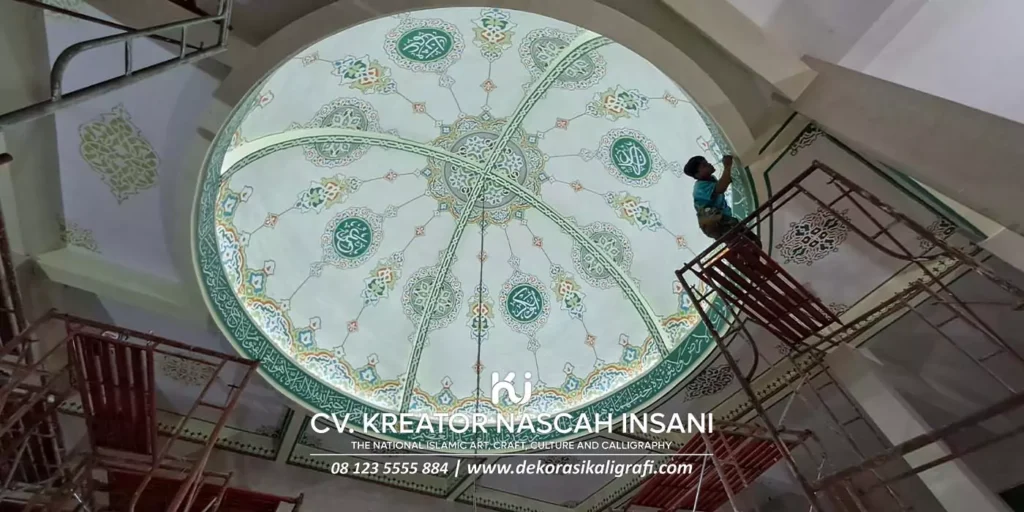 Kaligrafi Kubah Menambah Nilai Estetika Interior Masjid