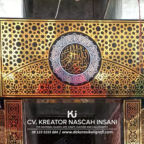 Kaligrafi hiasan interior masjid Jakarta Timur