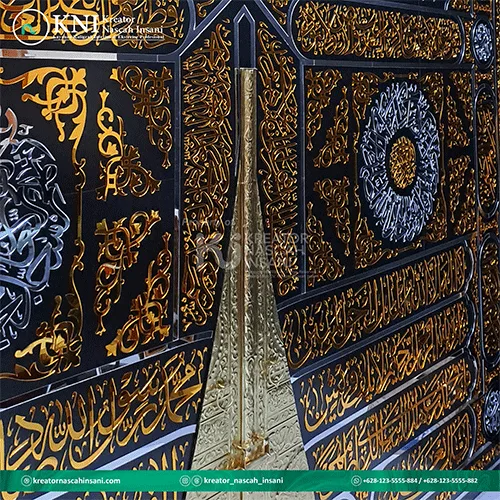 Desain kaligrafi kustom yang disesuaikan dengan arsitektur masjid