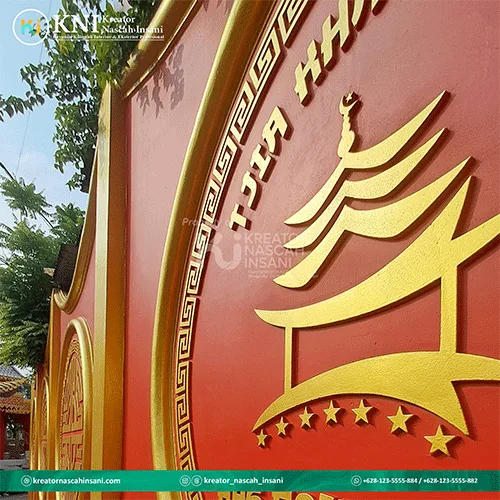 Kaligrafi ukiran GRC di area mimbar