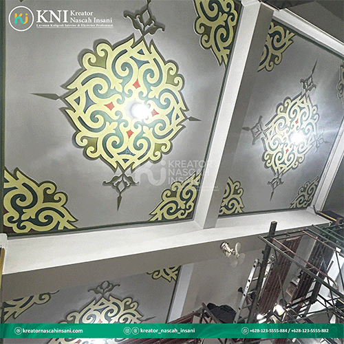 Perubahan interior masjid setelah penambahan kaligrafi