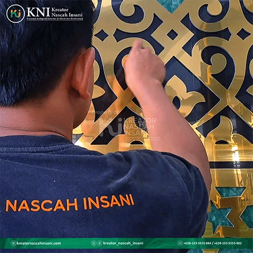 Kaligrafi timbul Asmaul Husna dengan finishing emas doff